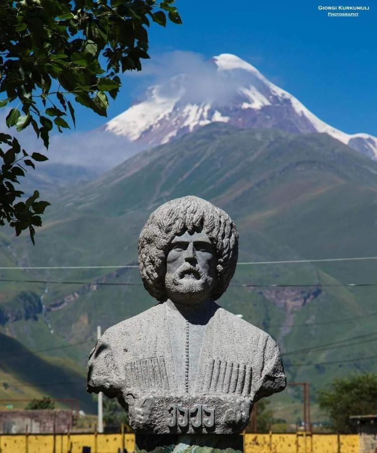 Warm House Guest House Kazbegi Exterior foto