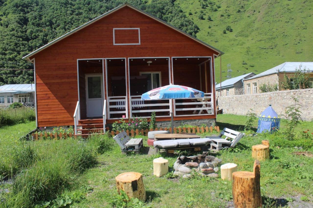 Warm House Guest House Kazbegi Exterior foto