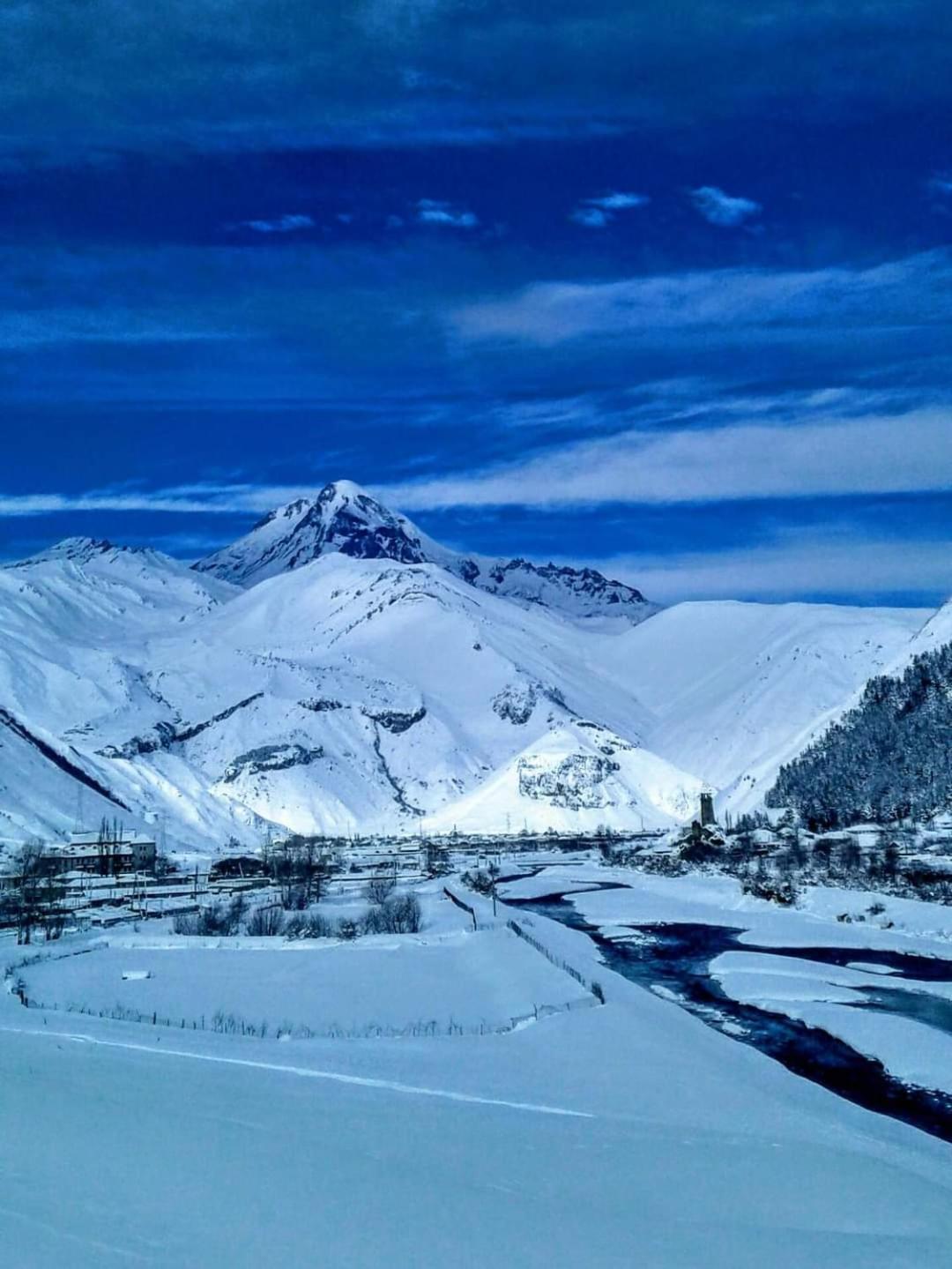 Warm House Guest House Kazbegi Exterior foto